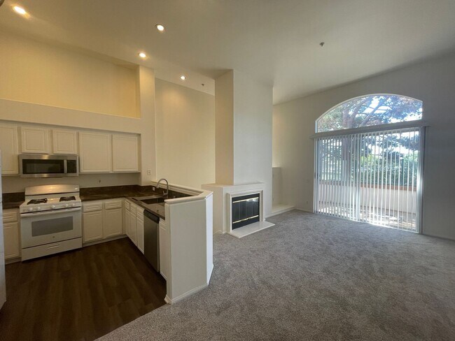 Building Photo - 2 Bedroom 2 Bath, Upper Unit Condo in the ...