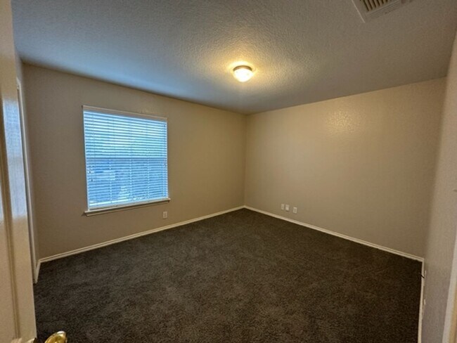 Building Photo - 2111 Red Rock Xing