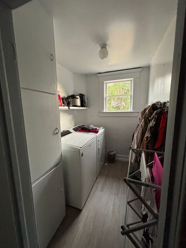 Building Photo - Available Now!! $500 off first month's rent - 2bed, 1 bath house