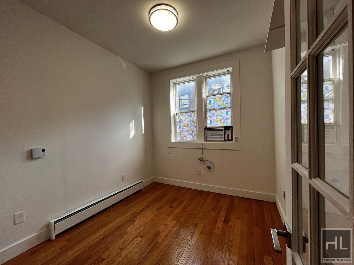 Building Photo - NO FEE / SUMMERFIELD STREET / Spacious 3-Bed 1-Bath / Bushwick and Ridgewood Border
