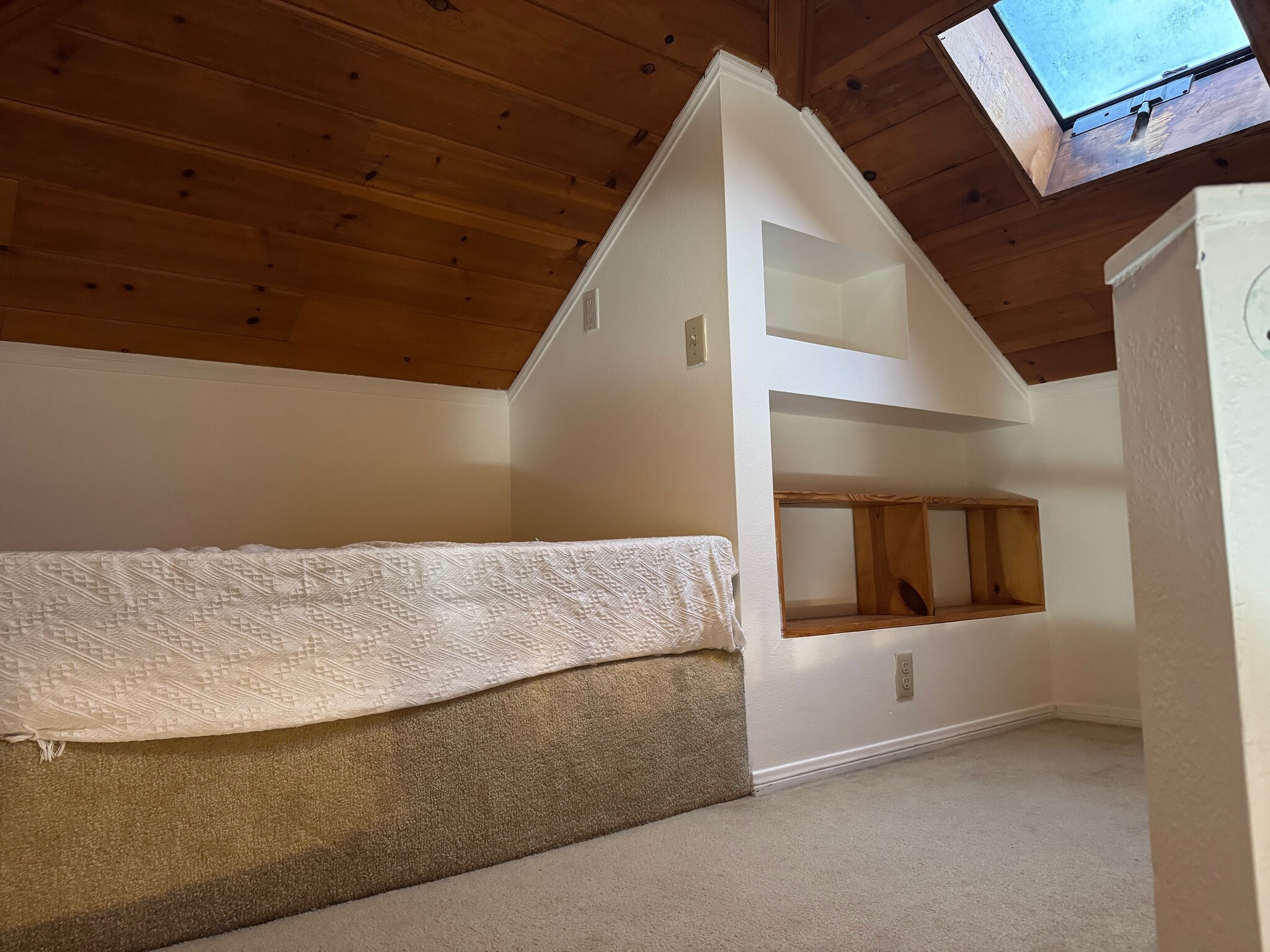 Loft with bed - 11575 Blix St