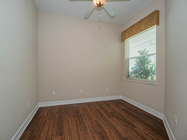 Building Photo - 1875 Bridgepointe Cir
