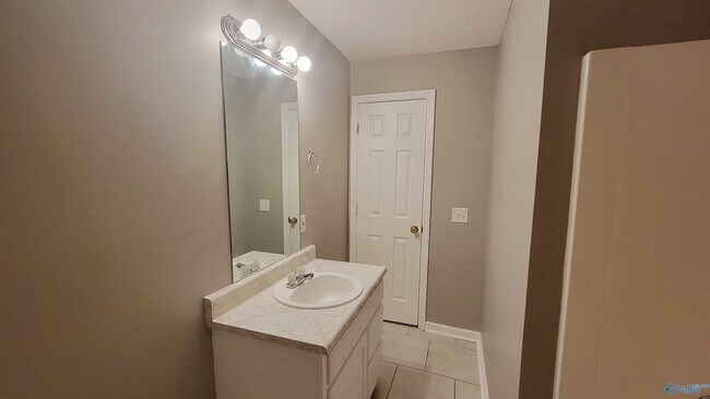 Building Photo - 6010 Ellington Rd NW