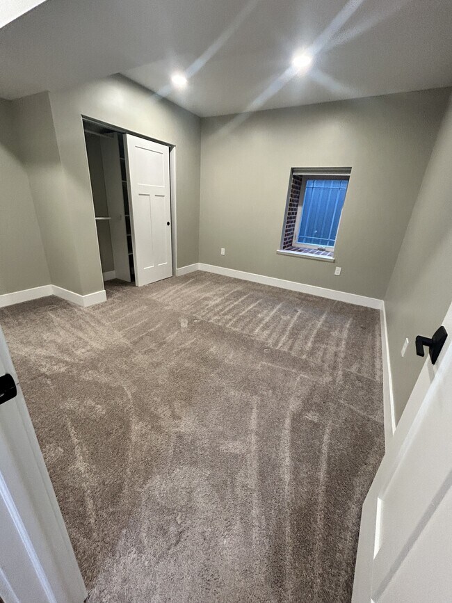 Building Photo - 2101 Orchard Rd