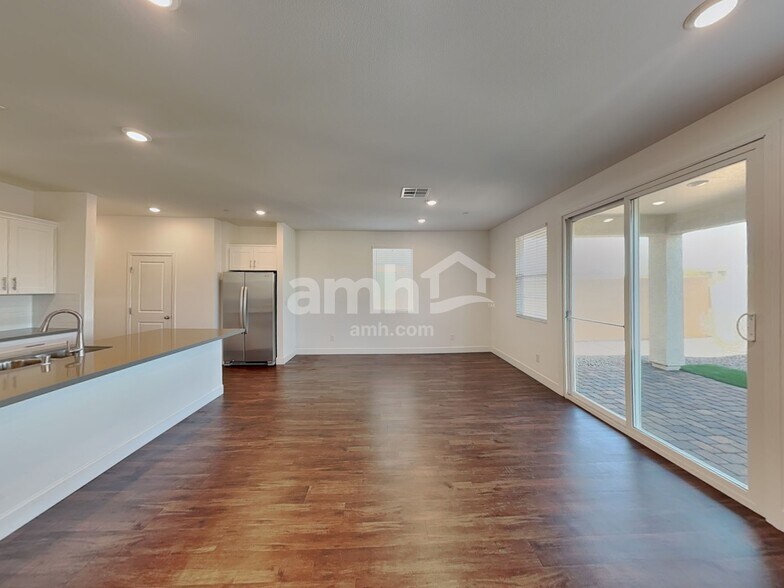 Building Photo - 284 Yasmin Daylily Pl