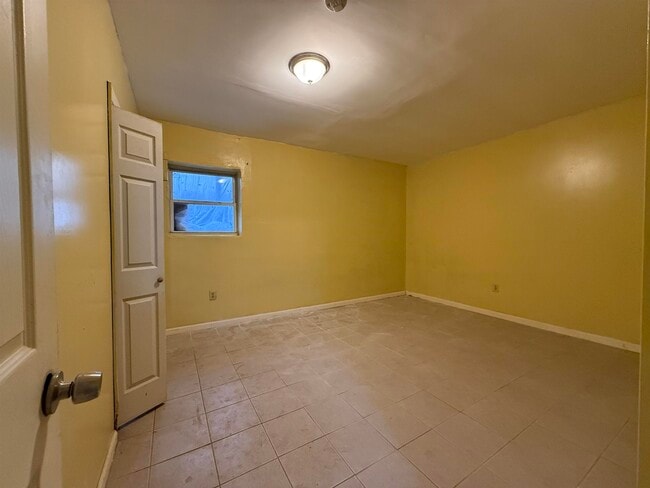 Building Photo - 20 Dales Ave