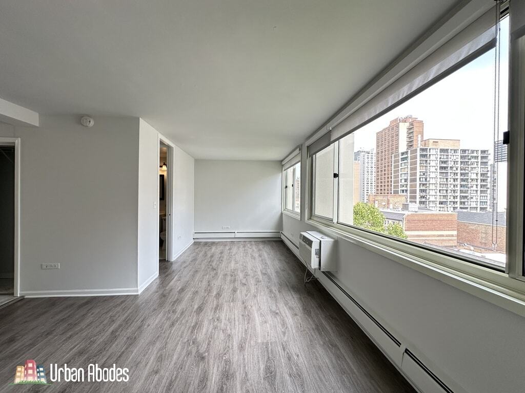 Building Photo - 1335 N Dearborn St