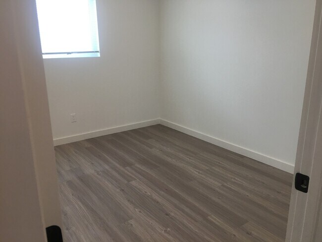 Building Photo - 1451-1451-1451-1452 Hornblend St