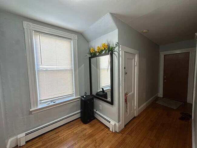 Building Photo - 154 Vine St