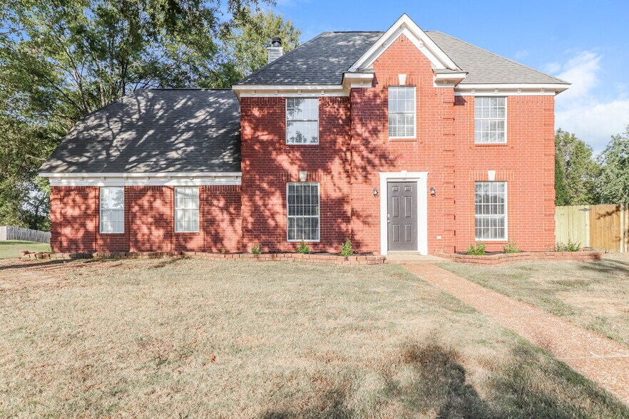 Primary Photo - 15 Oaklake Cove