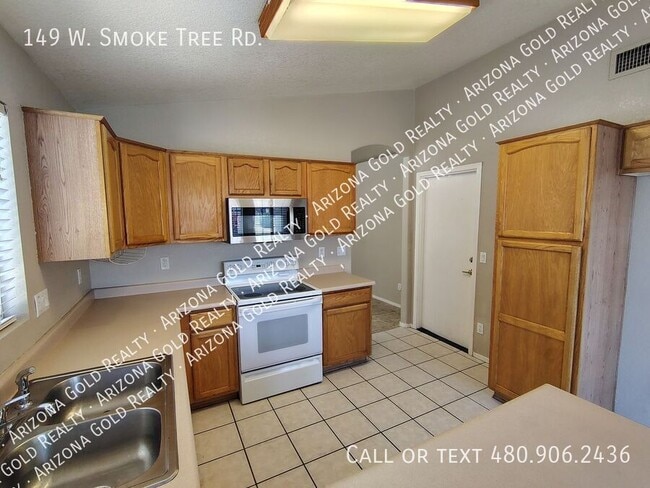 Building Photo - 149 W Smoke Tree Rd