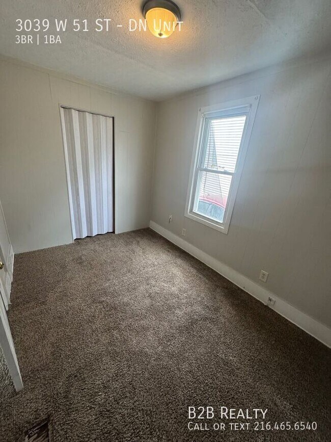 Building Photo - 3039 W 51st St