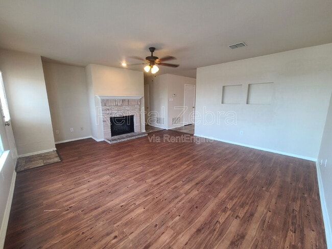 Building Photo - 2736 Murphy Dr