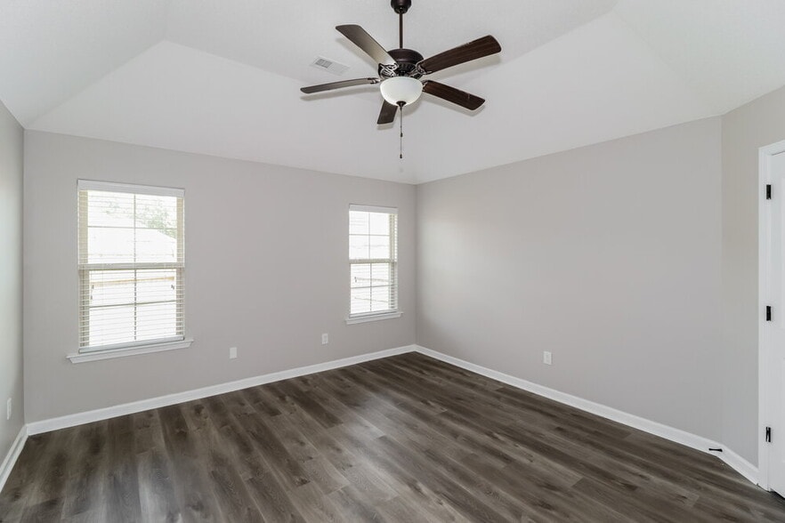 Building Photo - 9466 Darren Cir S