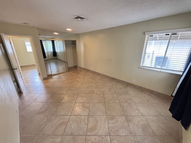 Building Photo - Beautiful single story 3BR/2BA home locate...