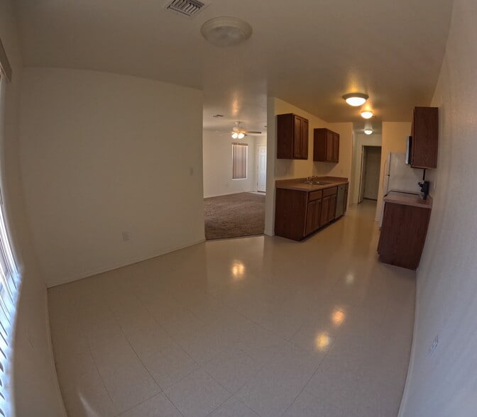 Dining room and kitchen - 3424 Sunriver Rd
