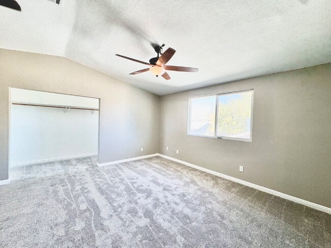 Building Photo - Spacious 4BD/3BA Pool Home with Dual Prima...