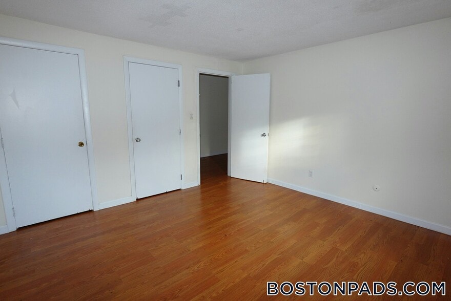 Building Photo - 122 Dustin St