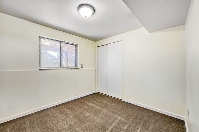 Building Photo - 313 Fay Dr