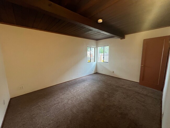 Building Photo - Charming Duplex for Rent in Cupertino - $3...