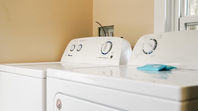 Building Photo - 14 Sanchez Ave