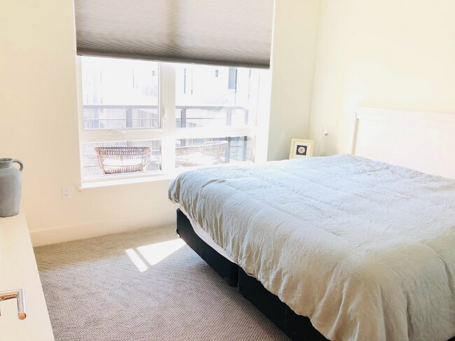 Building Photo - 3578 Rambla Pl
