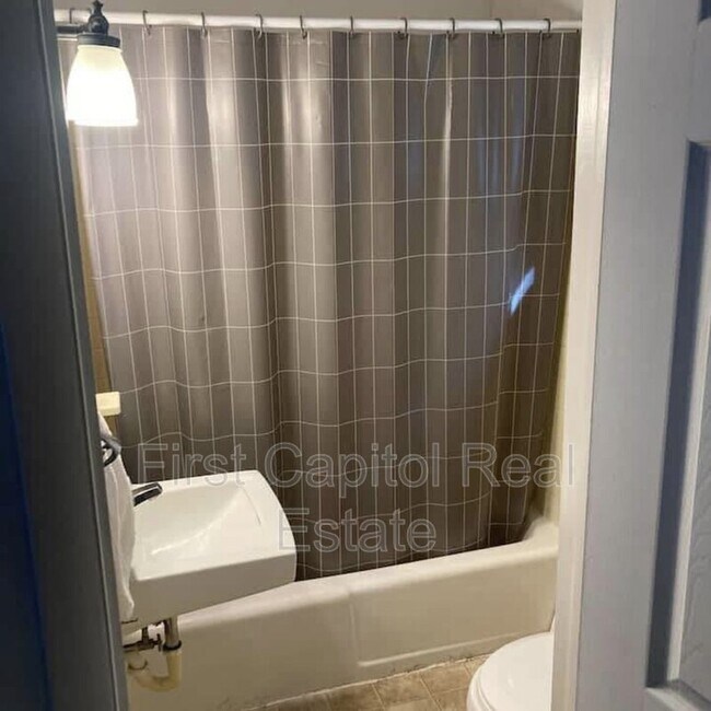 Building Photo - 5104 Fairfield Rd