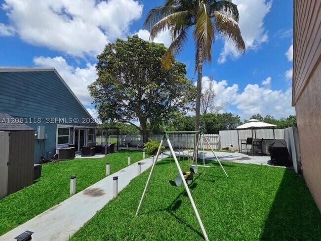 Building Photo - 8311 SW 12th St