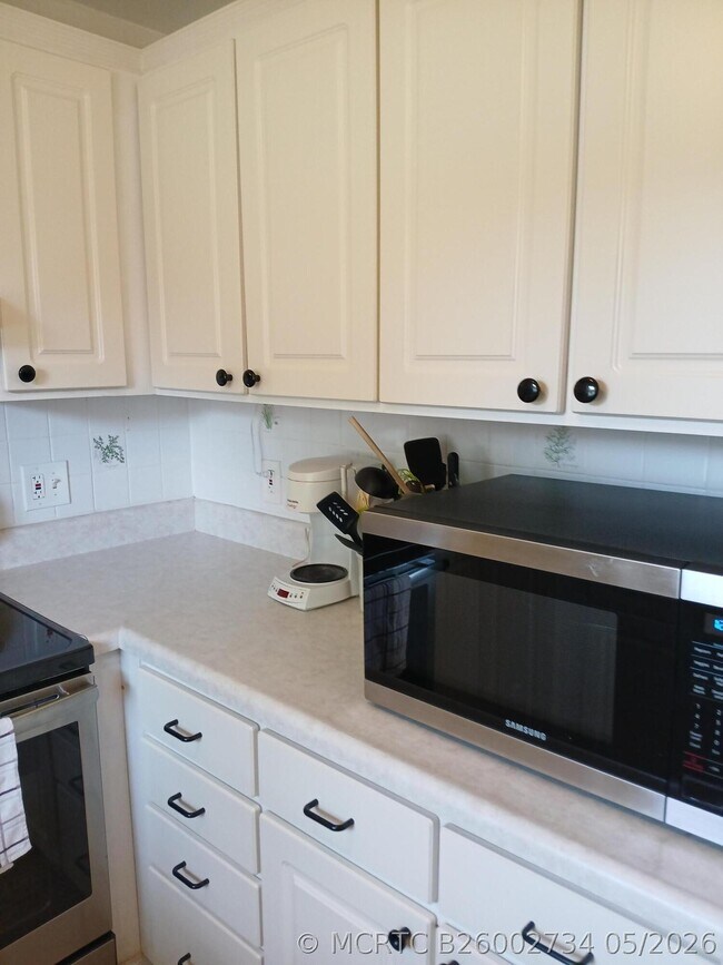 Building Photo - 92 Seville Dr