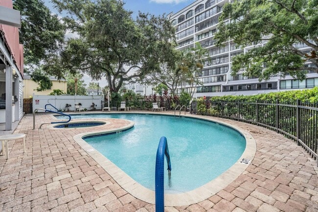 Building Photo - Spacious 2 Bed 2 Bath Condo in Heart of South Tampa