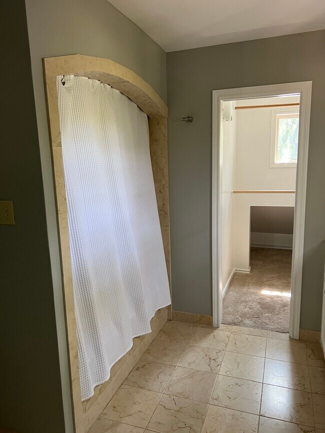 Building Photo - 1222 Circle View Ct