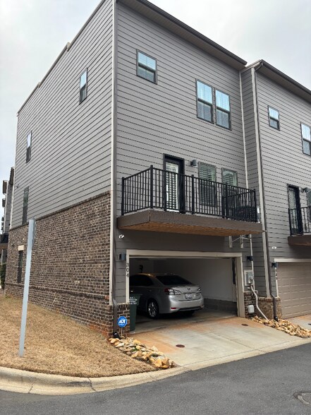 Building Photo - 304 Chattooga Wy