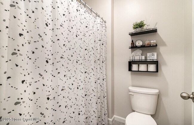 Building Photo - 7389 Tourmaline Dr