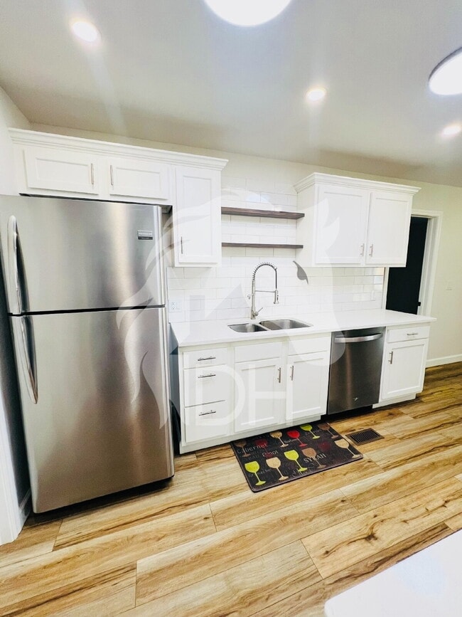 Building Photo - 414 Deer Run