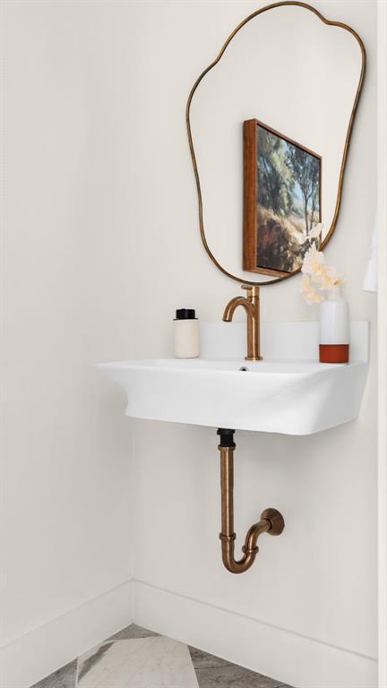 Building Photo - 4901 Gladeview Dr