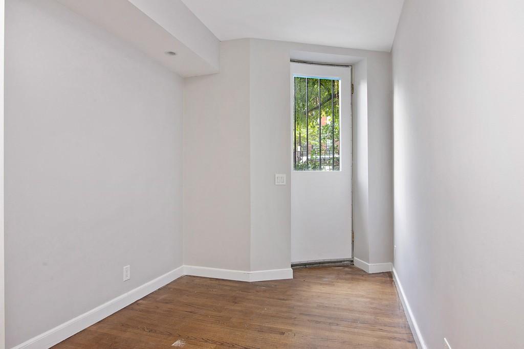 Building Photo - 352 Beacon St