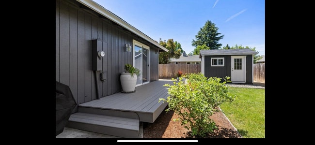 Building Photo - 746 Hemlock Ct