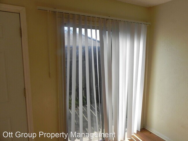 Building Photo - 2318 Andover Dr