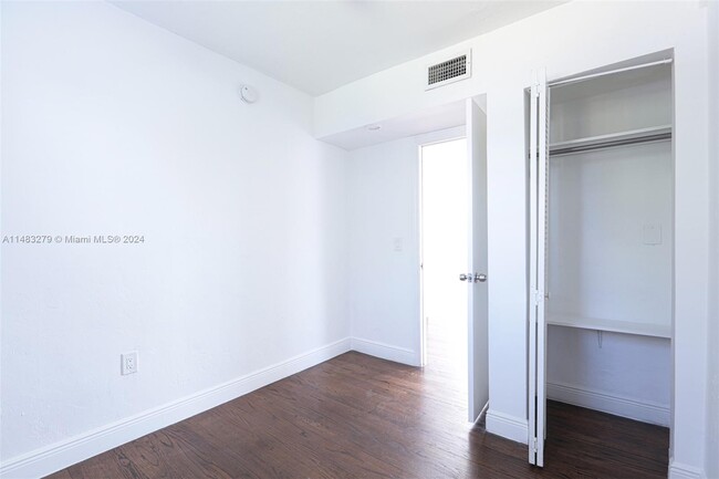 Building Photo - 931 79th Terrace