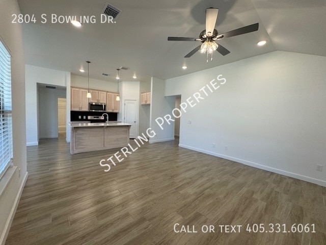 Building Photo - 2804 S Bowling Dr