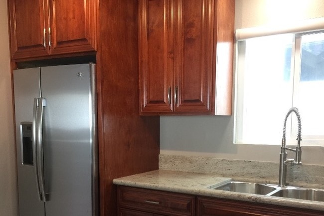 Sink & Fridge - 306 Larsson St