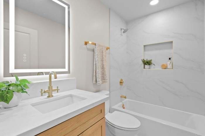 Building Photo - 6837 Celia Vista Dr