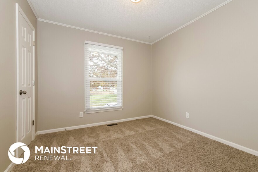 Building Photo - 8523 N Rhode Ave