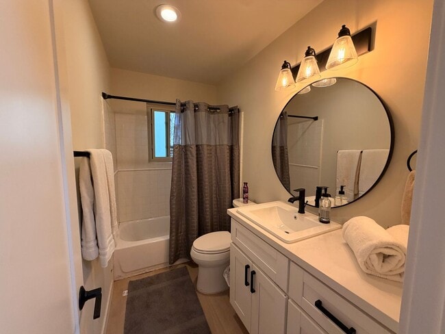 Building Photo - Coastal 2BR Condo Just Blocks from the Beach in Coronado