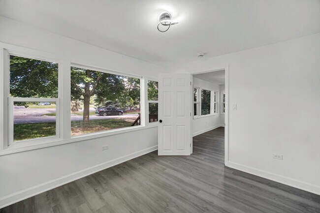 Building Photo - 34904 N Carvis Dr