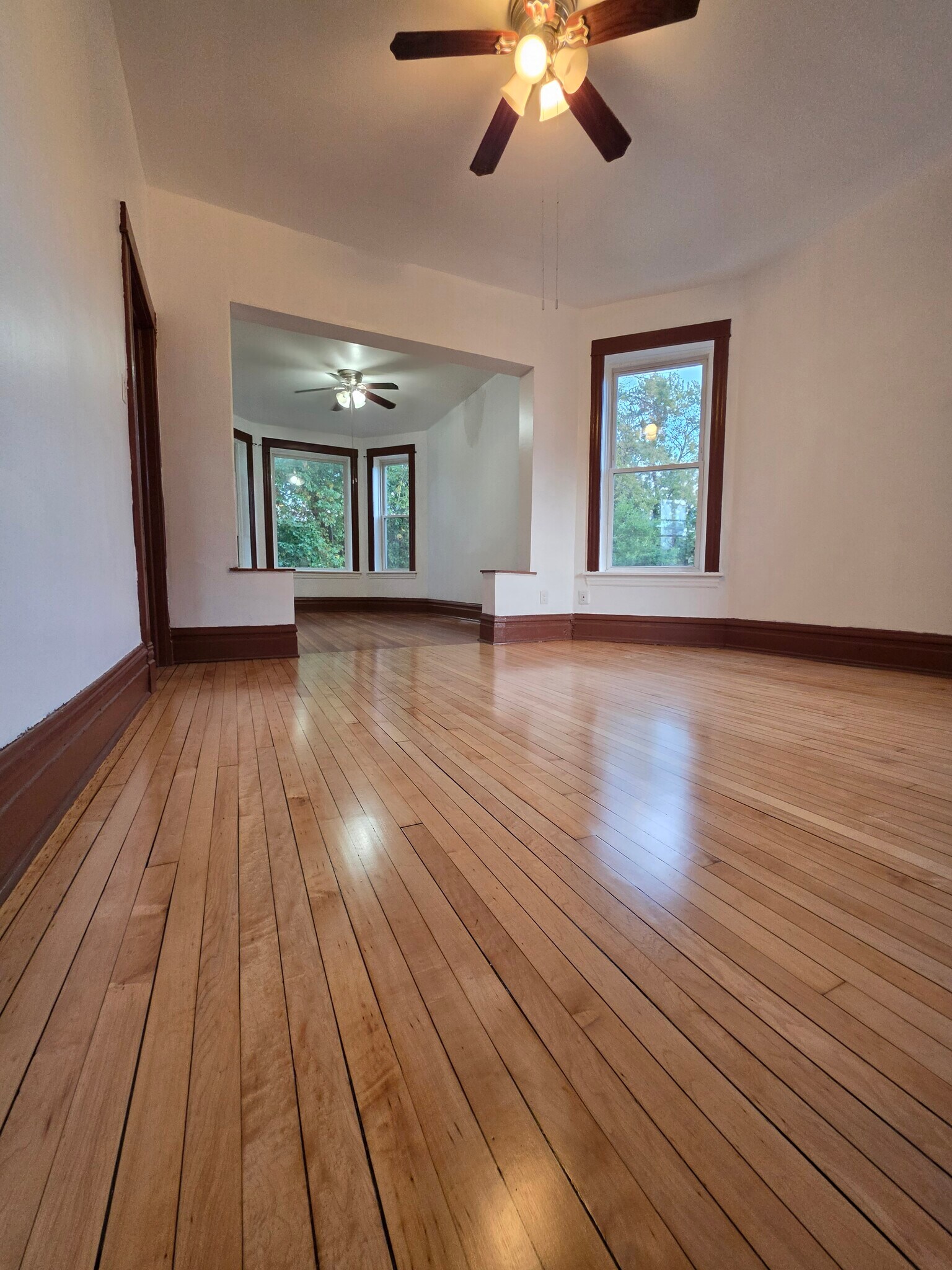 Building Photo - 1138 N Hamlin Ave