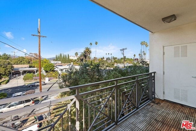 Building Photo - 311 S Gramercy Pl