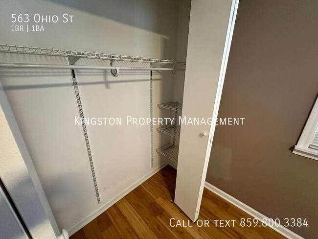 Building Photo - Stunning 1 Bedroom!