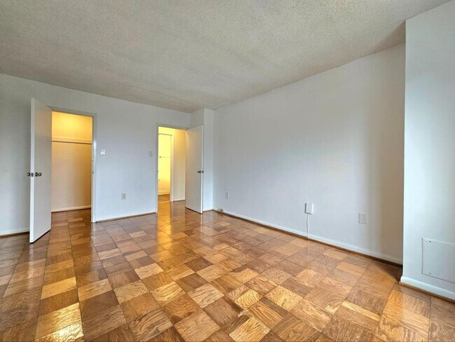 Building Photo - 2059 Huntington Ave