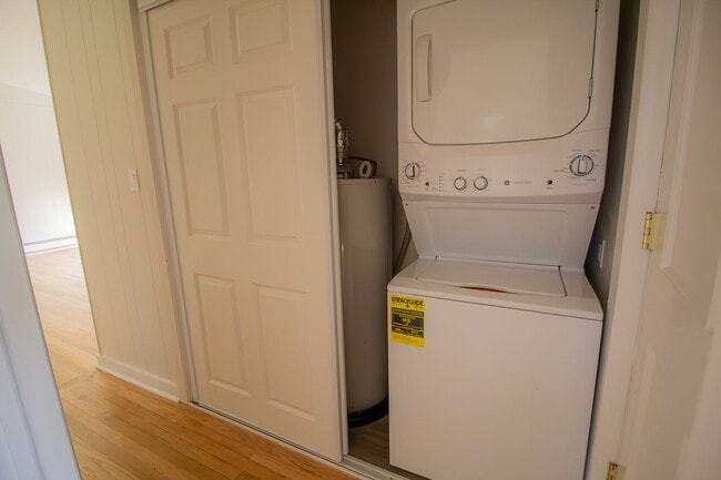 Building Photo - Newly Renovated 3 BR - 1 BA Ranch in Latham